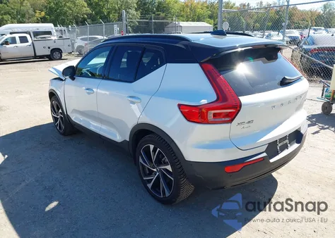2022 Volvo Xc40 T5 R-Design z USA, uszkodzony, nr VIN YV4162UM5N2648695
